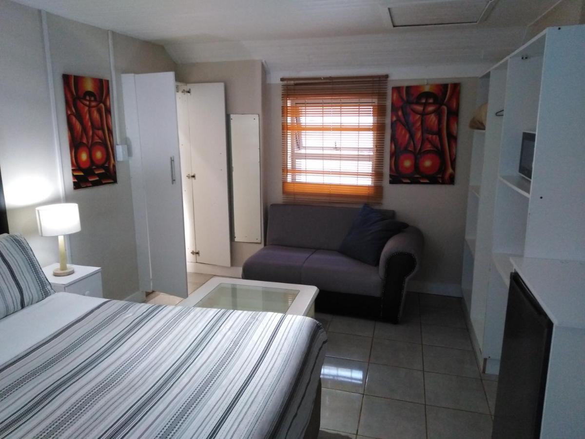 The Monument Guesthouse Port Elizabeth Esterno foto