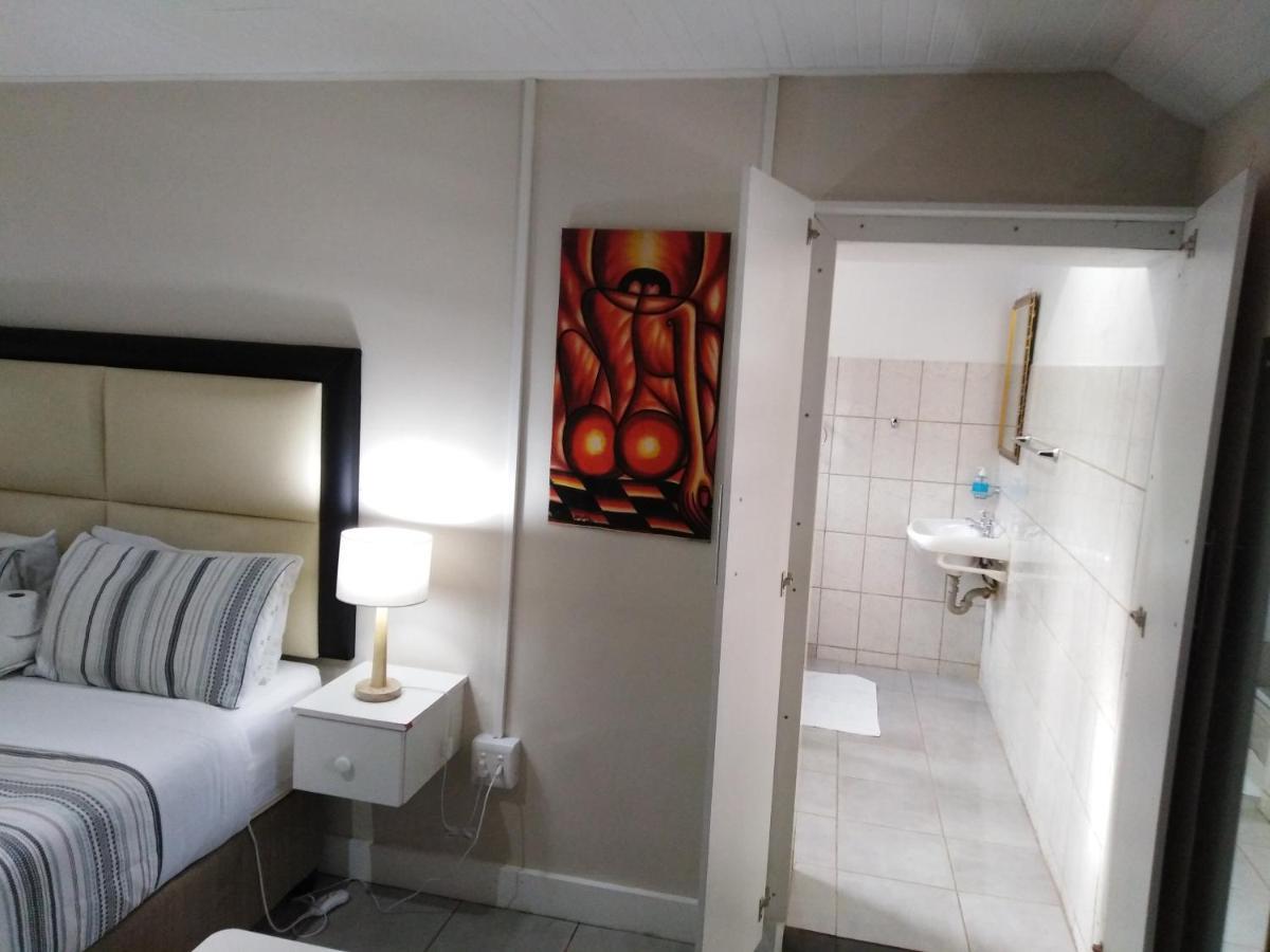 The Monument Guesthouse Port Elizabeth Esterno foto