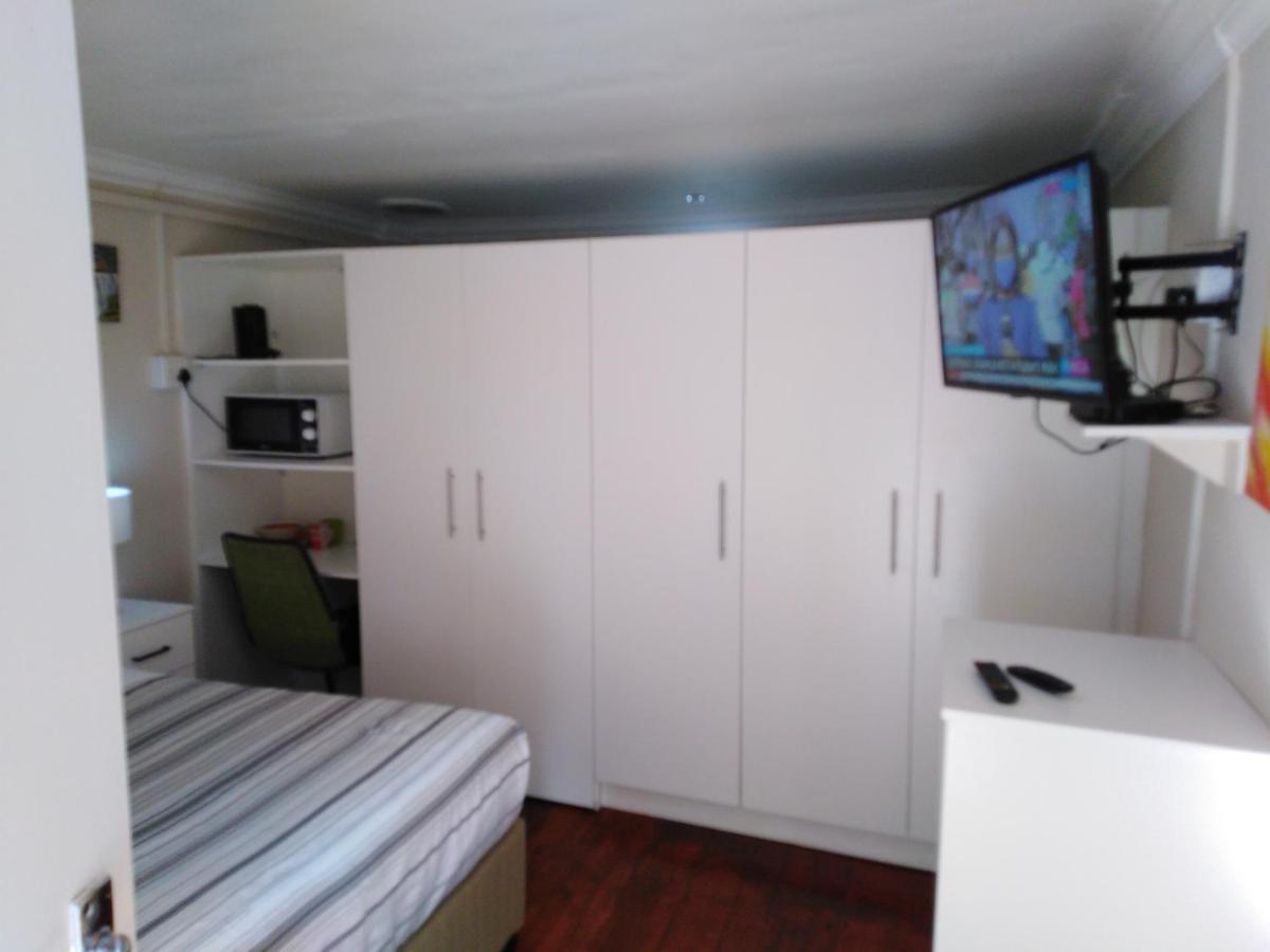 The Monument Guesthouse Port Elizabeth Esterno foto