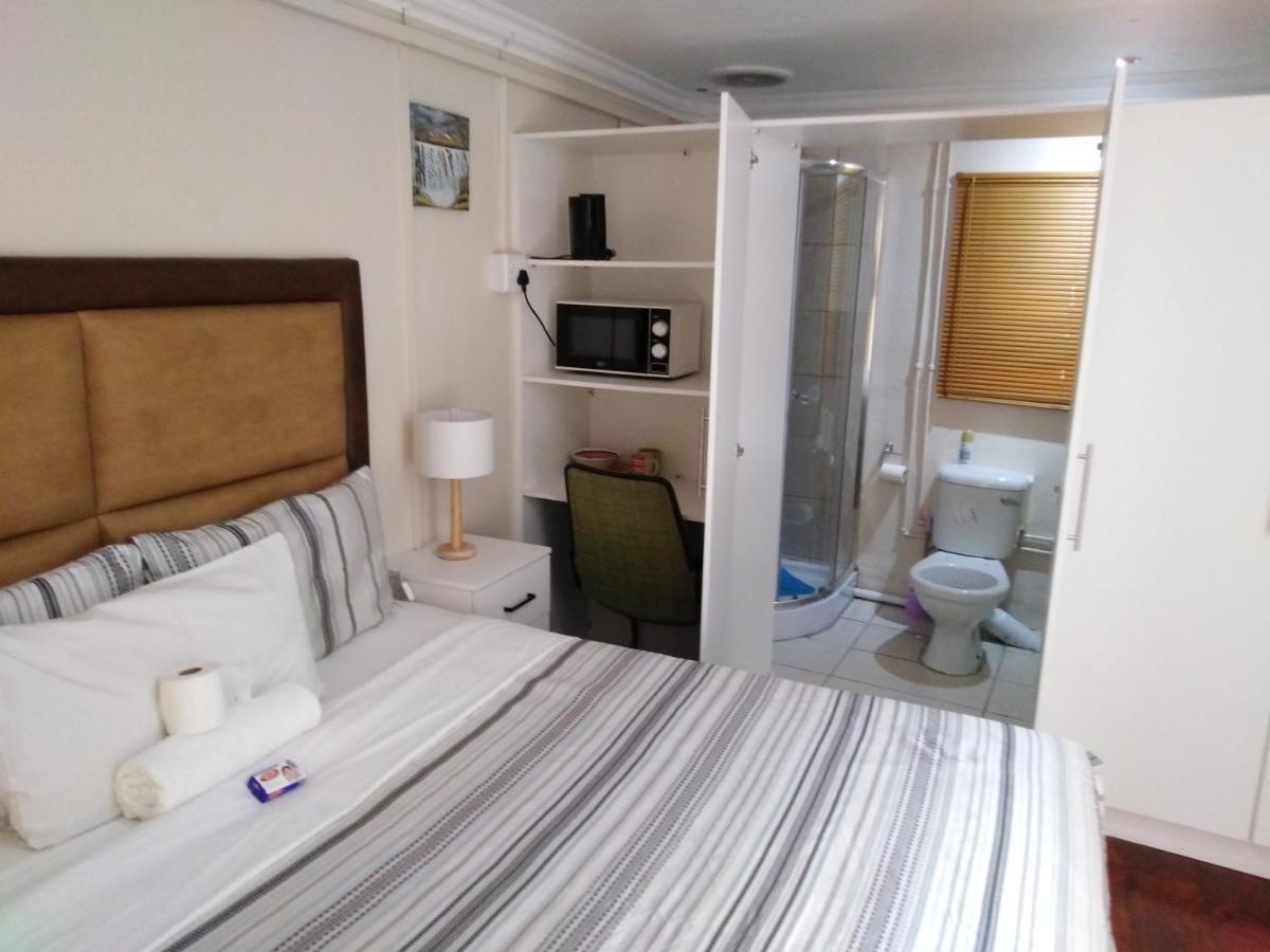 The Monument Guesthouse Port Elizabeth Esterno foto