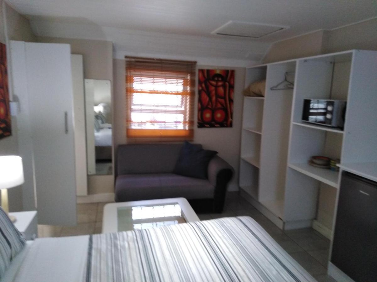 The Monument Guesthouse Port Elizabeth Esterno foto